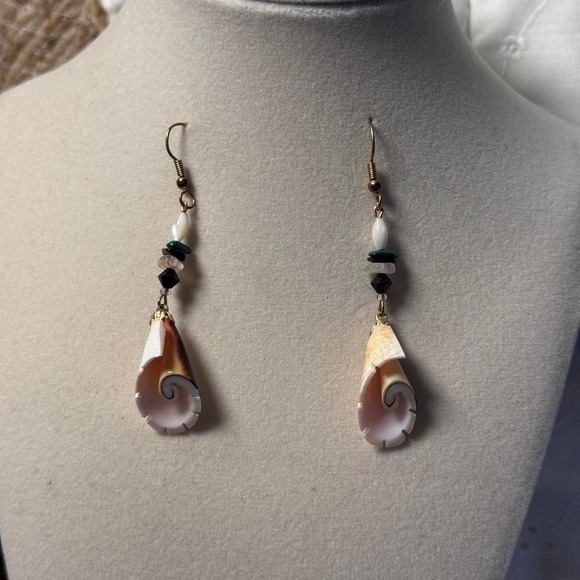 Handmade Shell Drop Earrings Gold Tone Spiral Cone Shell Mother of Pearl Beads - Picture 5 of 8